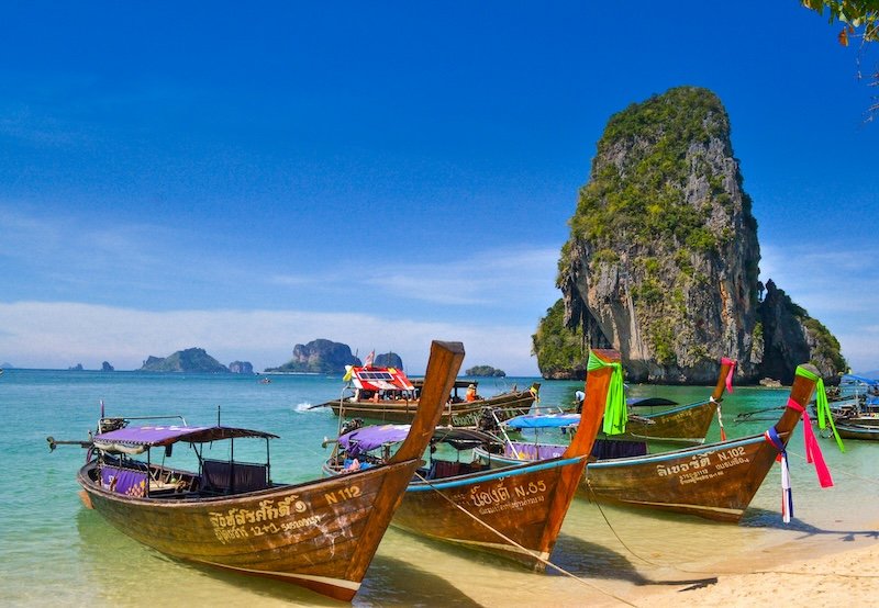 Thailand travel hacks for saving money on food and accommodation