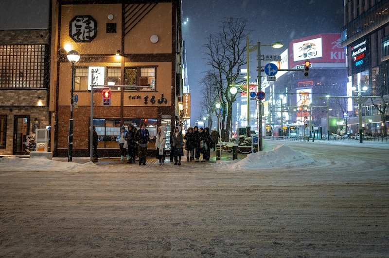 Japan travel hacks – quiet Tokyo street in winter